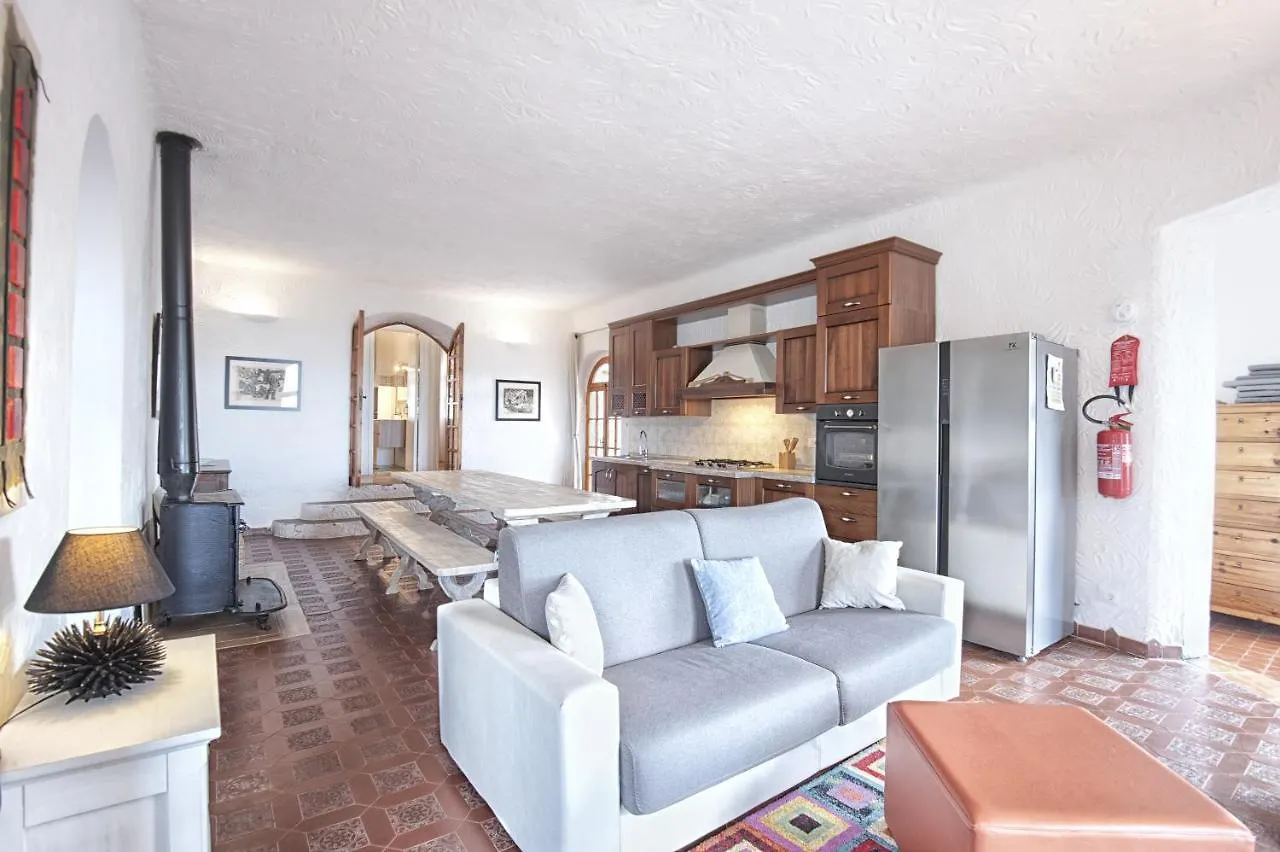 Villa Isola Rossa  Isola Rossa (Sassari)